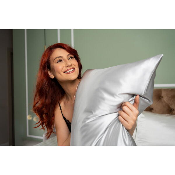 Silkd Fata de perna matase infuzata cu acid hialuronic gri silver 22 momme